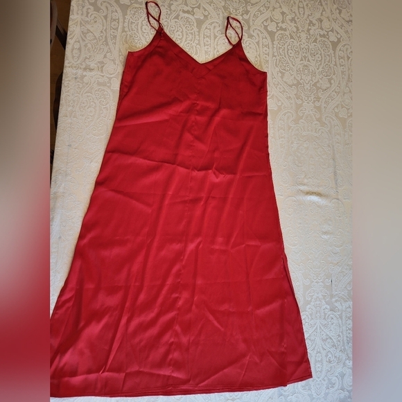 🌹The Drop Ana Silky Red Satin V- Neck Midi Slip Dress Medium, Valentine's Day🌹 - Picture 5 of 14